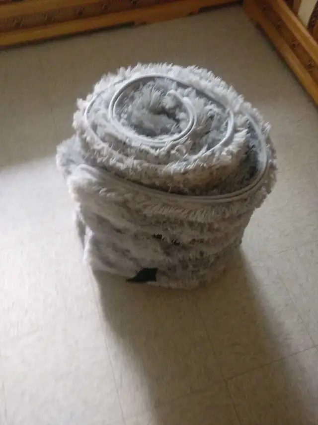tapis medium/grand long poils gris