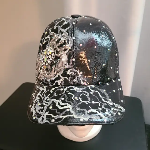 STYLISH BLACK DESIGNER-STYLE CAPBeautiful black glossy cap feat