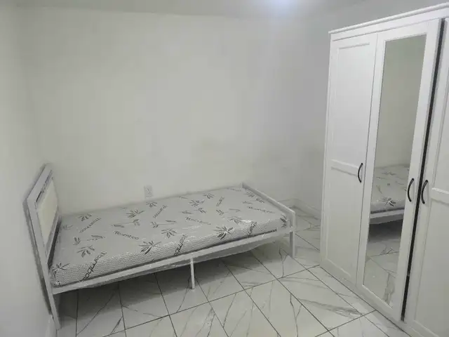 Executive room in basementforrent in Malton.Airport &Morningstar