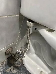 Licensed plumber - Photo 3