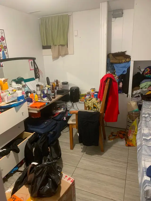 Room for rent (Steeles Yonge very convenient location)