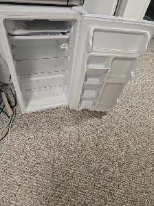 Arctic King Mini Fridge - Photo 2