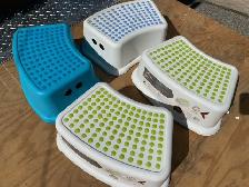 CHILDREN’S STEP STOOLS