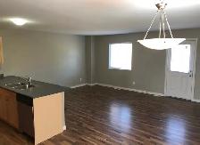 QUALITY, OPEN, 3 BEDROOM, GARAGE & FENCED YARD, FRANK ROSS AREA - Photo 3