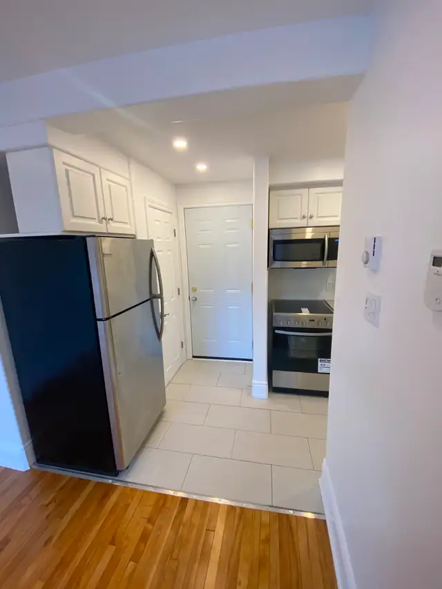Bachelor unit available December 1st in Centretown!