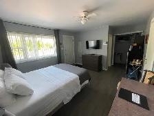 Private bath and entrance, fully furnished, all-included - Photo 2
