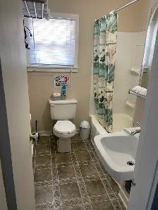 Private bath and entrance, fully furnished, all-included - Photo 5