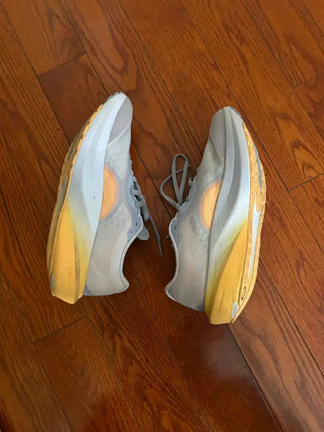 Lululamon woman shoes size 8.5