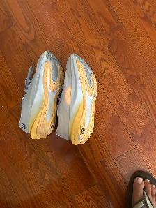 Lululamon woman shoes size 8.5 - Photo 4