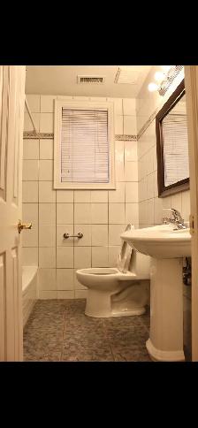 Bright Spacious 2-Bedroom Apt in Etobicoke Available Dec 1st - Photo 5