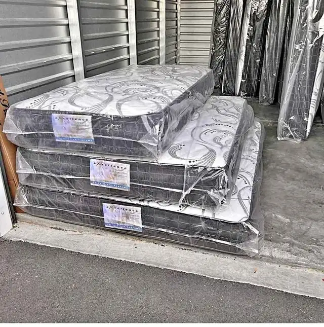 Mattress : (Twin Mattress) Full Mattress / Queen Mattress