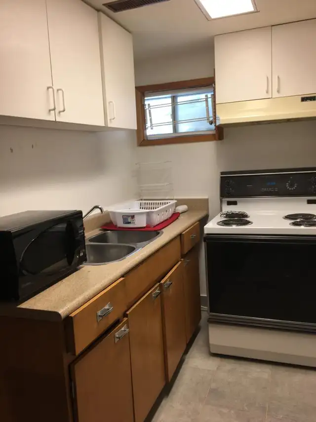 $1695 ALL-INCLUSIVE, 1 Bedroom Spacious Apartment,   Parking