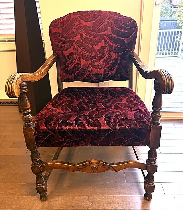 FREE! Classic Wood Frame Chair