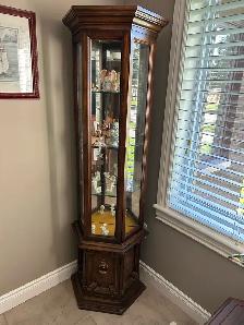 curio cabinet - Photo 2