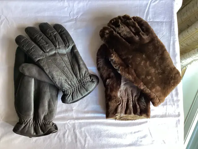 2  PAIRS  DE  GANTS  CUIR   HOMME     NEUFS