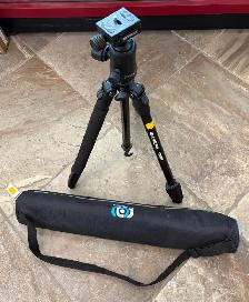 Cameron T200BH Adjustable Tripod with Bag