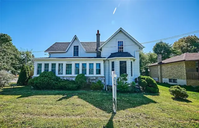 Bright 2-Bed Duplex Apartment with Sunroom  Utilities Included