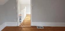 Bright 2-Bed Duplex Apartment with Sunroom  Utilities Included - Photo 5