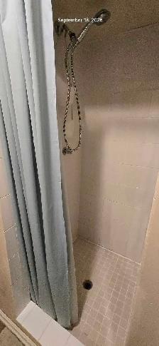 large room for rent with private bath - Photo 3