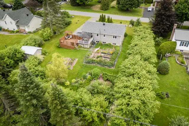 Plain-pied à vendre Sutton – 4 chambres – terrain 16 147 pi² – 5