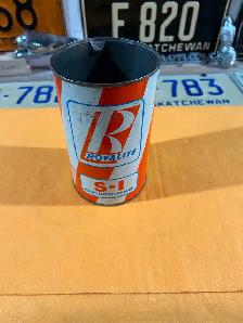 Royalite quart oil can