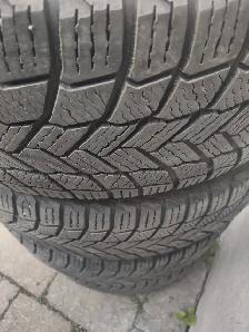 225-65R17x4 pneus hiver Michelin X-Ice Snow. Excellent état.
