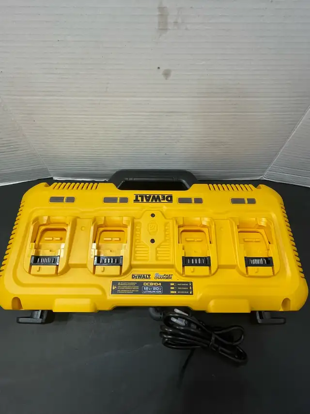 DEWALT 12V/20V/60V MAX CHARGER (4) DCB104