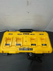 DEWALT 12V/20V/60V MAX CHARGER (4) DCB104