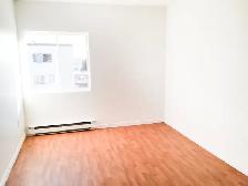 BEAU GRAND 3 ½  RÉNOVÉ,1135$/MOIS TOUT INCLUS, POUR NOVEMBRE - Photo 3