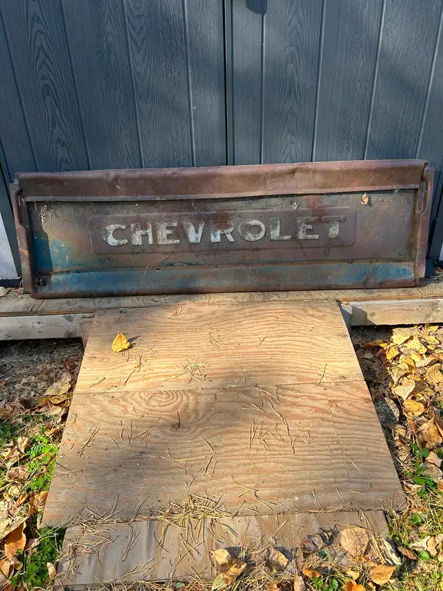 Chevy tailgate