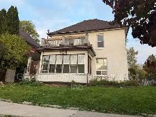 Newly Reno'd 3 Bed, 1 Bath Main Floor - 108 Banning St - $2000/m