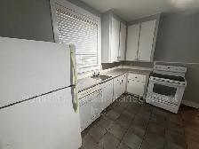 Newly Reno'd 3 Bed, 1 Bath Main Floor - 108 Banning St - $2000/m - Photo 2