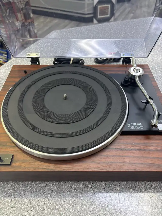 Yamaha YP-66 Turn Table
