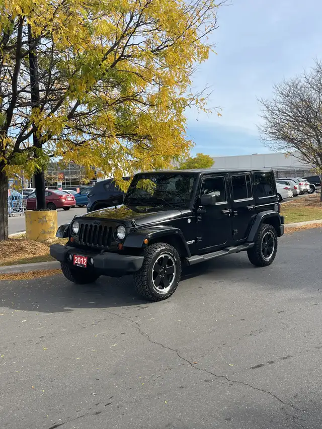 2012 Jeep Wrangler Unlimited ALTITUDE  /  6 SPEED  /  LEATHER