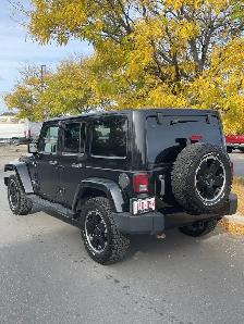 2012 Jeep Wrangler Unlimited ALTITUDE  /  6 SPEED  /  LEATHER - Photo 3