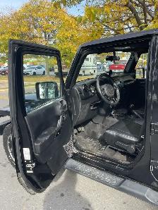 2012 Jeep Wrangler Unlimited ALTITUDE  /  6 SPEED  /  LEATHER - Photo 5