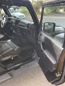 2012 Jeep Wrangler Unlimited ALTITUDE  /  6 SPEED  /  LEATHER - Photo 6