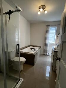 À LOUER – GRAND 4½ GARAGE, STATIONNEMENT, TERRASSE & CABANON - Photo 6