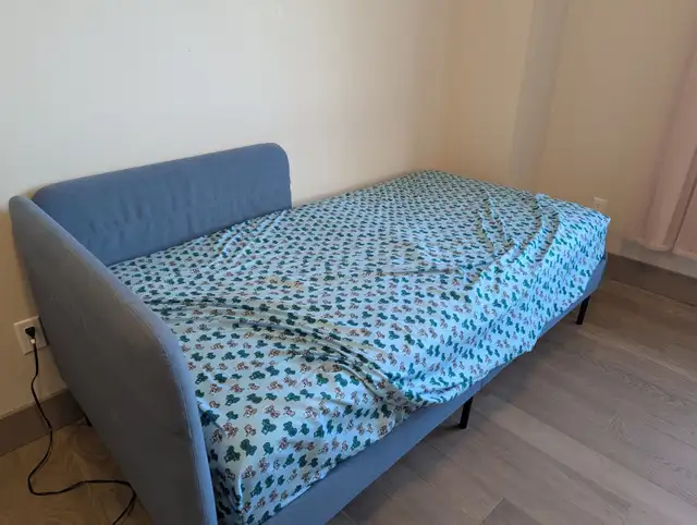 Daybed with mattress $200