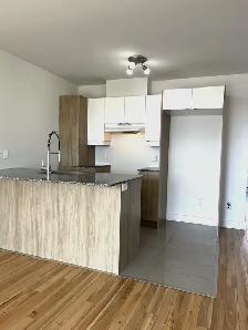 LOGEMENT 3 ½ AVEC BALCON   STATIONNEMENT À LOUER - Photo 5