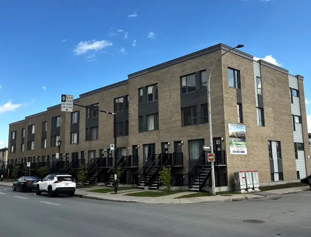 LOGEMENT 3 ½ AVEC BALCON   STATIONNEMENT À LOUER