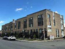 LOGEMENT 3 ½ AVEC BALCON   STATIONNEMENT À LOUER