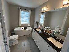 3 bed, 3.5 bath House for rent-clean, no carpet! - Photo 8