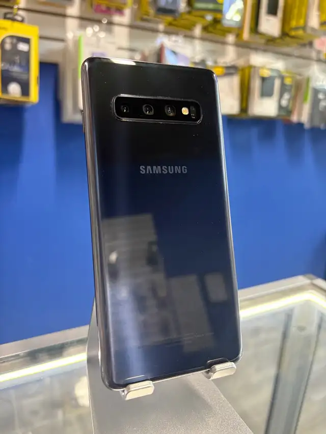 Samsung S10 128gb (Store Warranty)