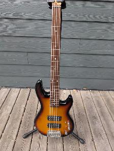G&L Tribute L 2500 5 string bass guitar made in south Korea - Photo 8