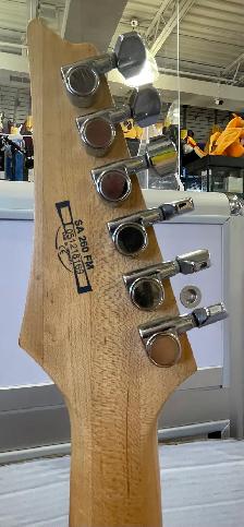 IBANEZ ELECTRIC GUITAR W/CASE SA260FM - Photo 5