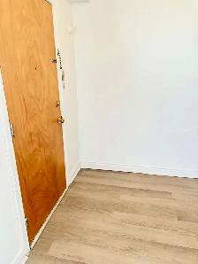MAGNIFIQUE GRAND 3 ½ SEMI-MEUBLÉ RÉNOVÉ À LOUER - Photo 11