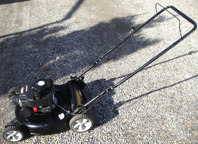 YARD MACHINES GAS LAWNMOWER