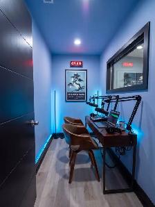 Suite 146-256 – Flexible Creative Studio with Engineer Window - Photo 2