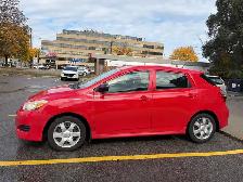 Toyota Matrix excellent condition - Photo 2